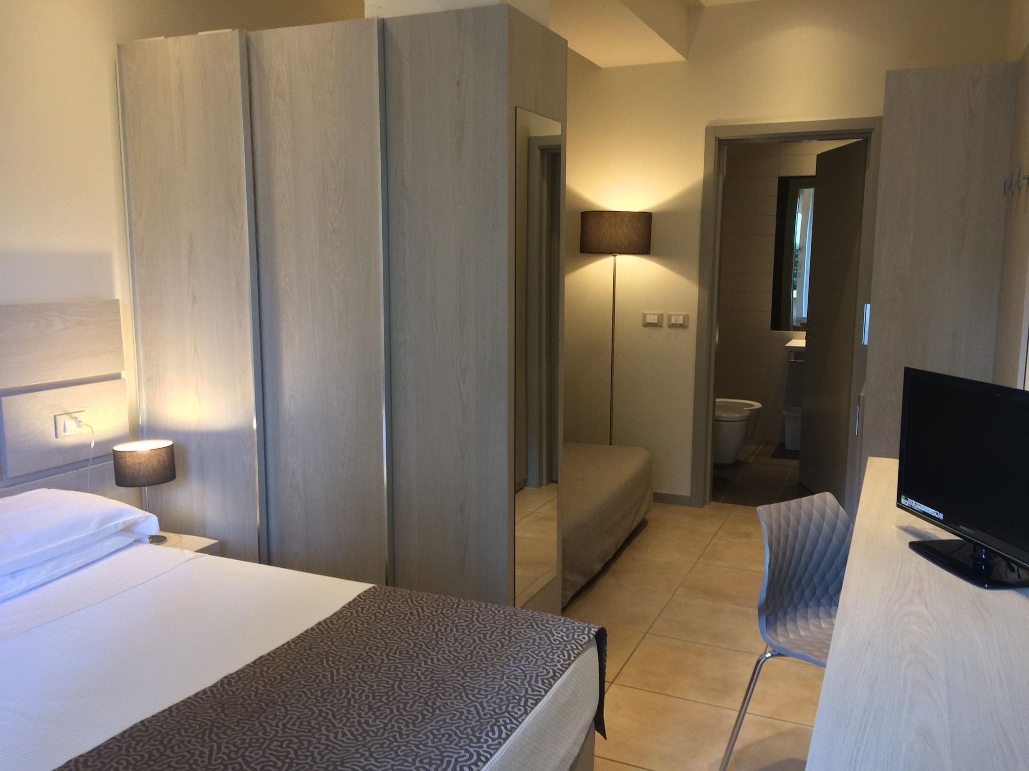 Accademia Hotel リミニ エクステリア 写真