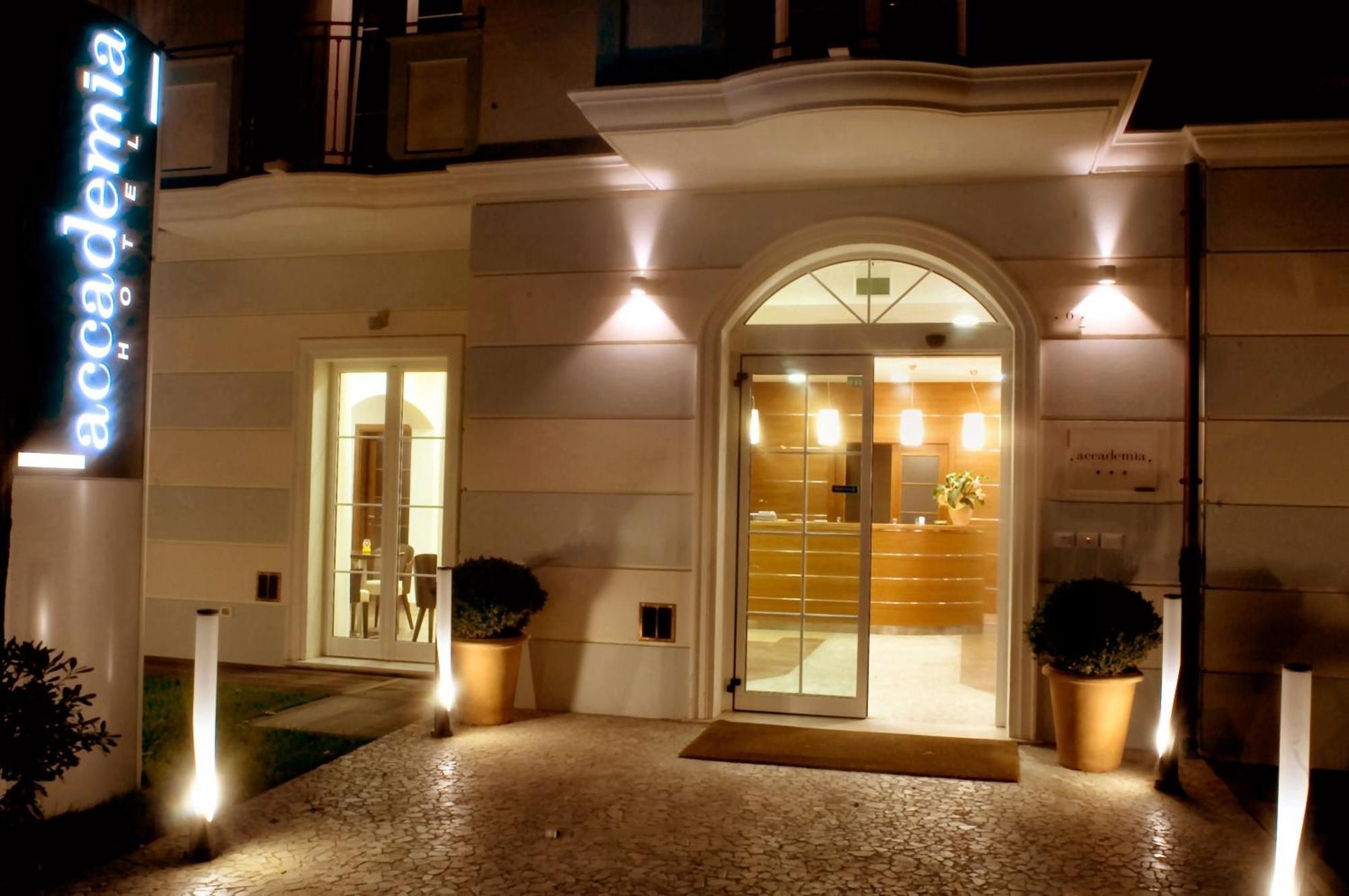 Accademia Hotel リミニ エクステリア 写真