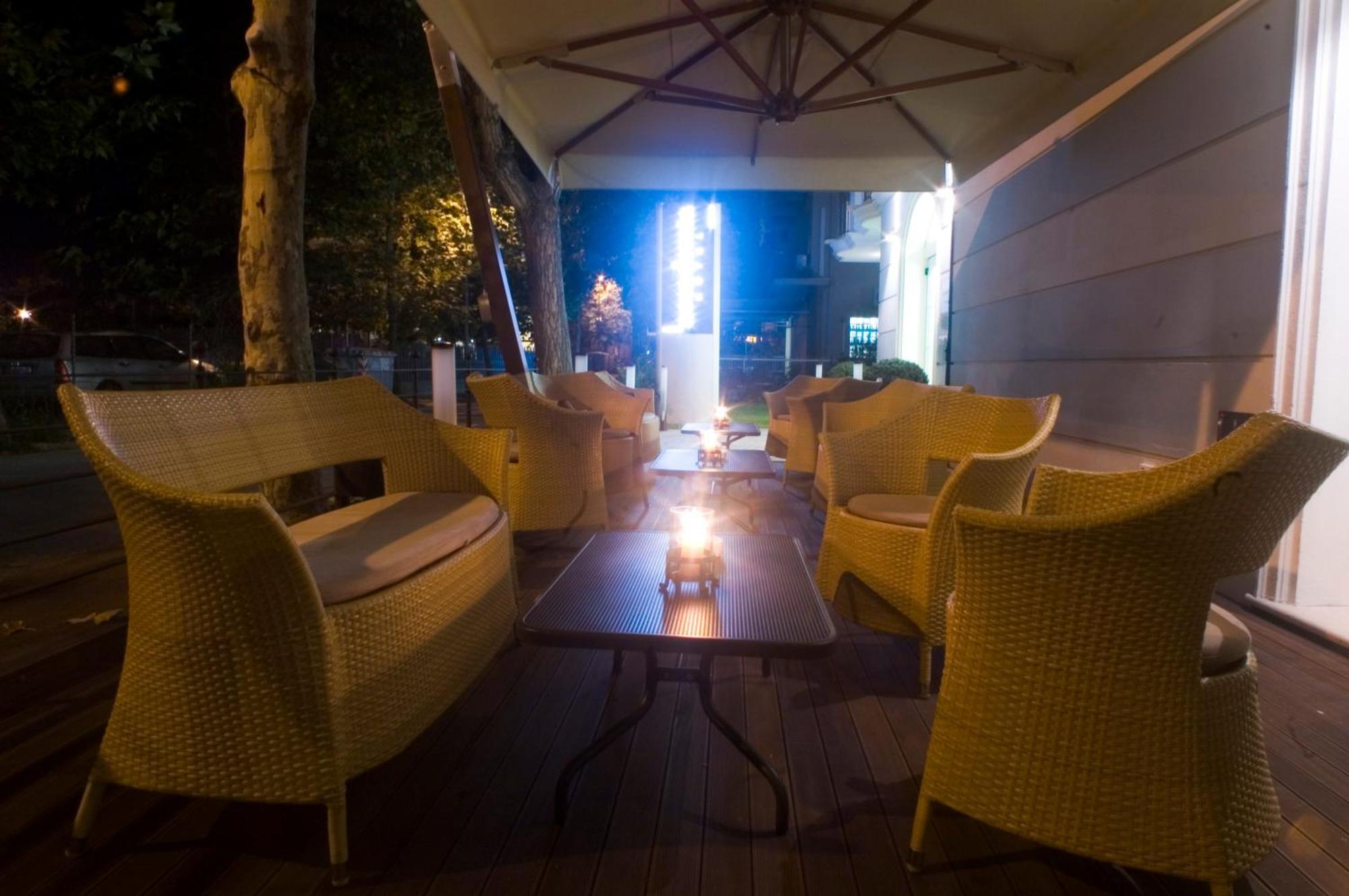 Accademia Hotel リミニ エクステリア 写真