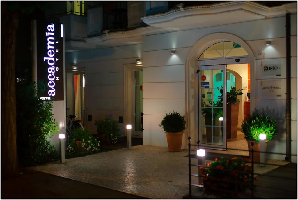 Accademia Hotel リミニ エクステリア 写真