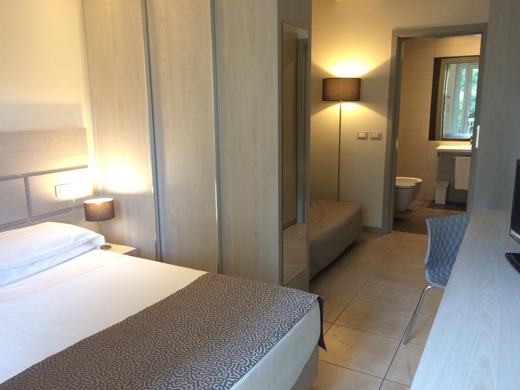 Accademia Hotel リミニ エクステリア 写真
