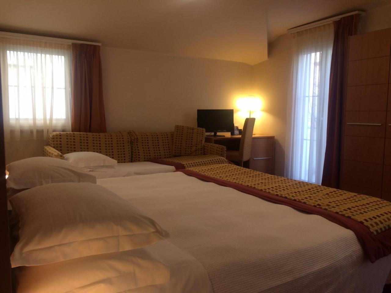 Accademia Hotel リミニ エクステリア 写真
