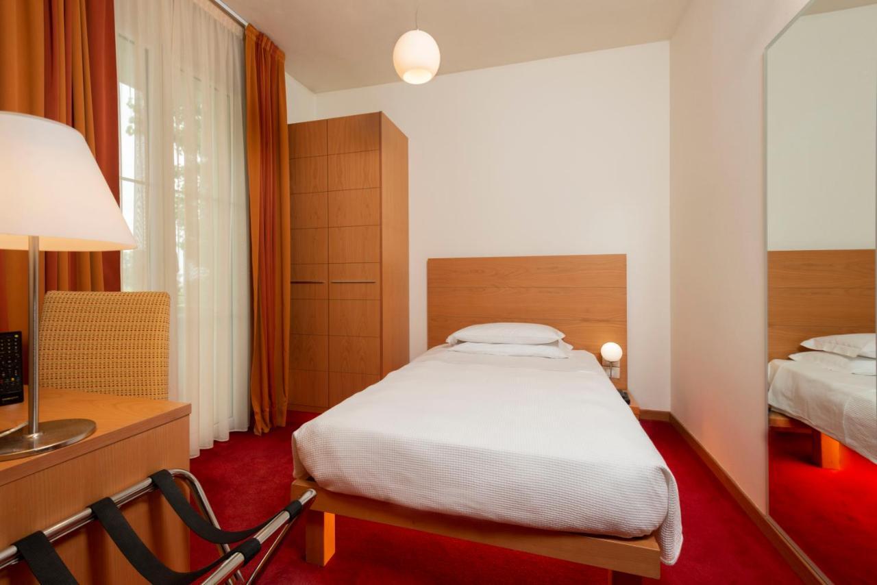 Accademia Hotel リミニ エクステリア 写真