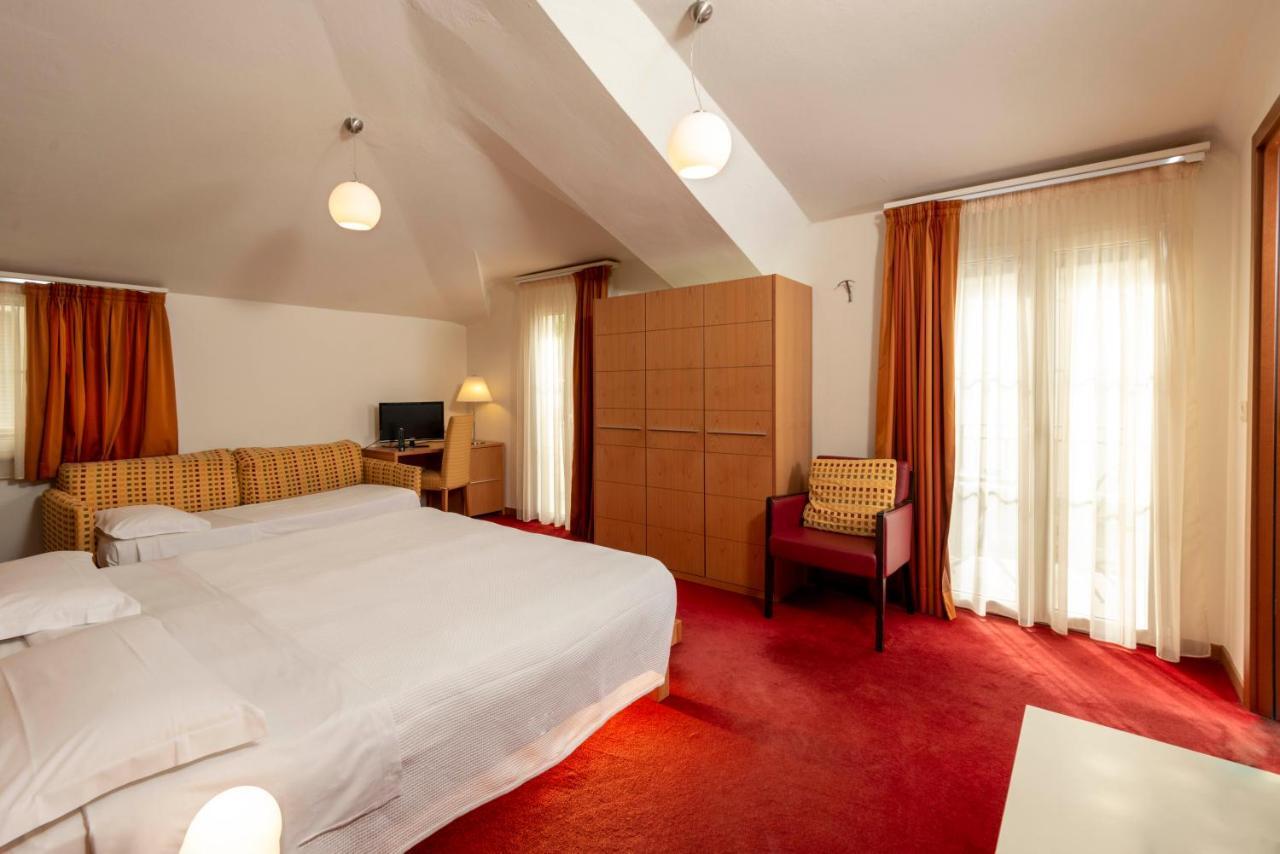 Accademia Hotel リミニ エクステリア 写真