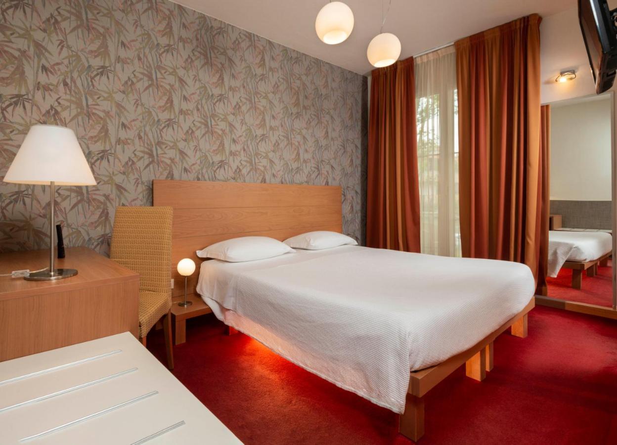 Accademia Hotel リミニ エクステリア 写真