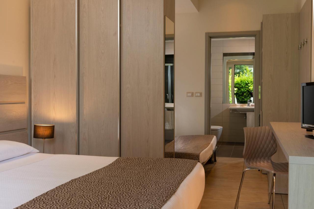 Accademia Hotel リミニ エクステリア 写真